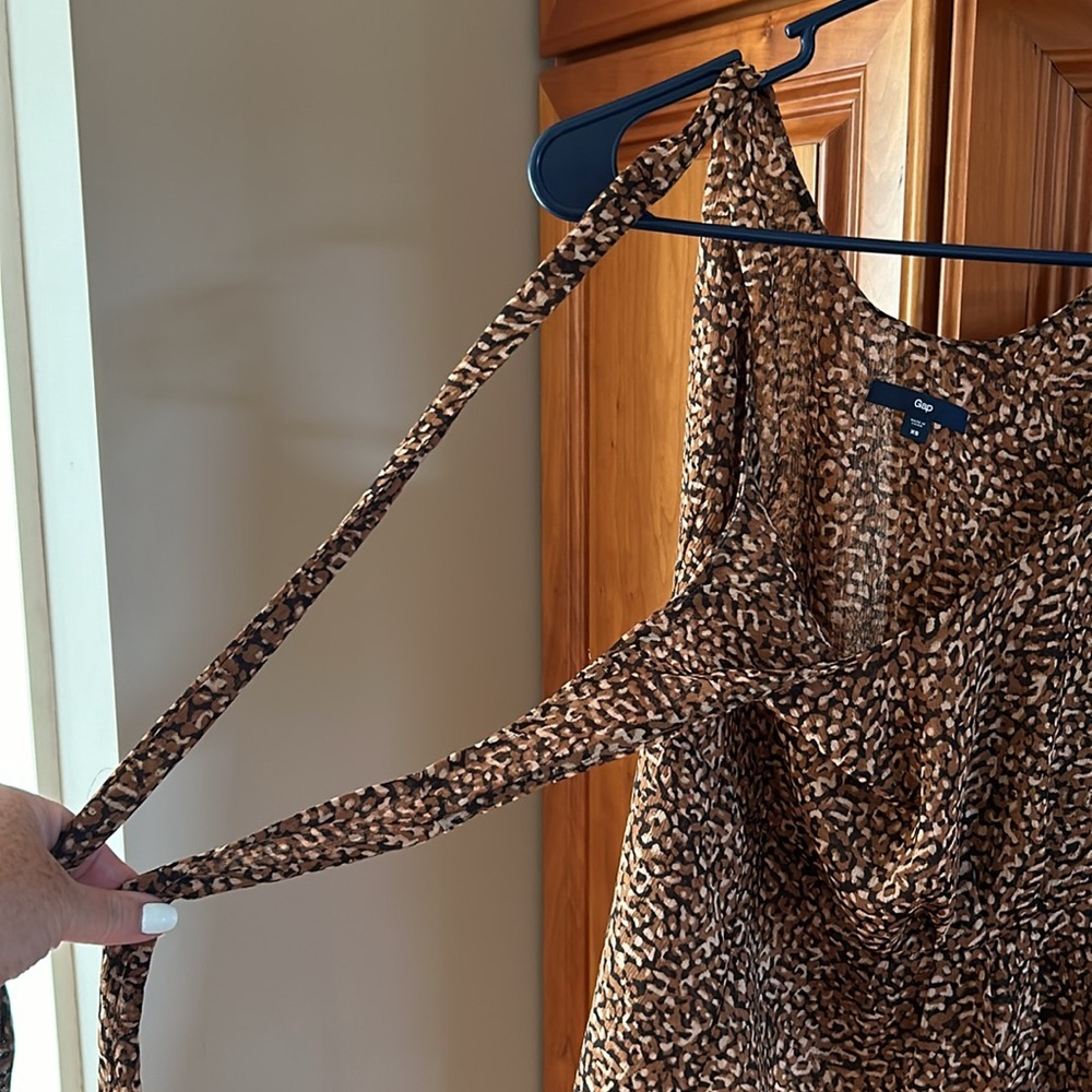 Gap women’s tanktop, size XS, brown/cream, ties at shoulder, leopard like print - Picture 7 of 7